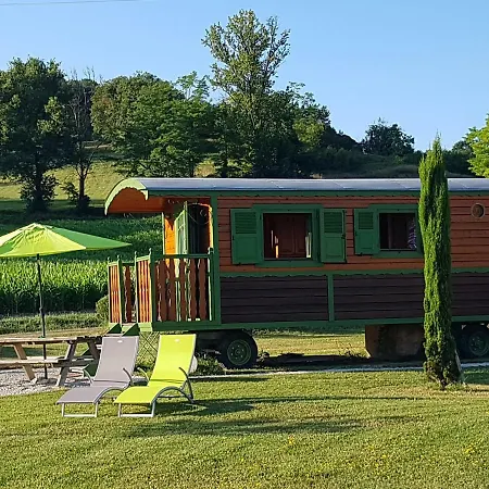 Grand Pré ! Et La Roulotte De Hébergement de vacances Roquecor