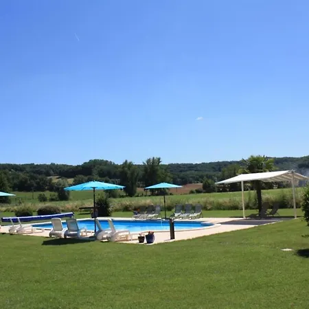 Grand Pré ! Et La Roulotte De Hébergement de vacances