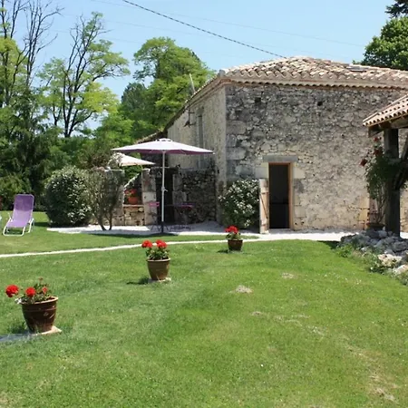 Grand Pré ! Et La Roulotte De Hébergement de vacances *