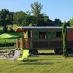 Grand Pré ! Et La Roulotte De Hébergement de vacances Roquecor