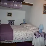 Grand Pré ! Et La Roulotte De Hébergement de vacances
