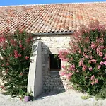 Grand Pré ! Et La Roulotte De Hébergement de vacances