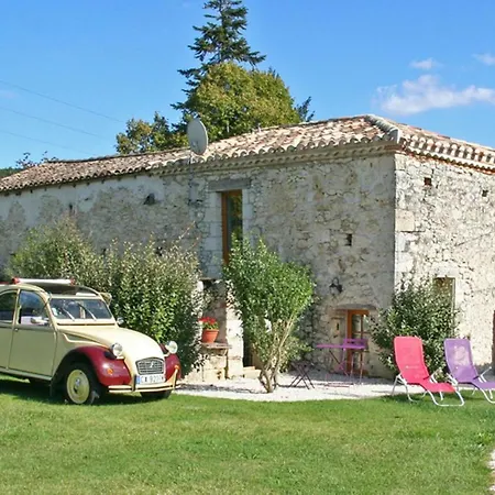 Grand Pre ! Et La Roulotte De Holiday home *