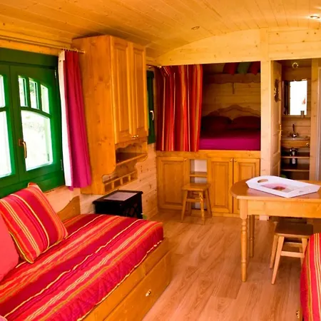 Grand Pre ! Et La Roulotte De Holiday home *