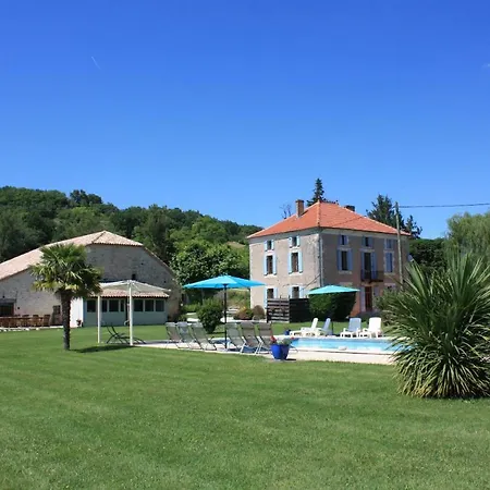 度假居 Grand Pre ! Et La Roulotte De