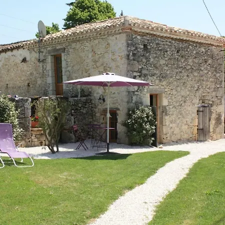 Grand Pre ! Et La Roulotte De Holiday home *