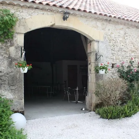 Grand Pre ! Et La Roulotte De Holiday home Roquecor