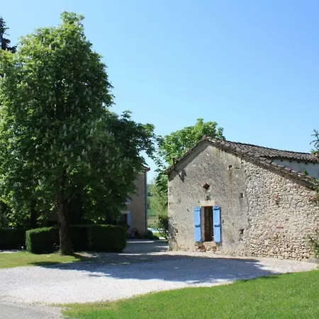 Grand Pre ! Et La Roulotte De Holiday home *