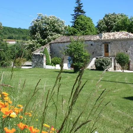 Grand Pre ! Et La Roulotte De Holiday home *