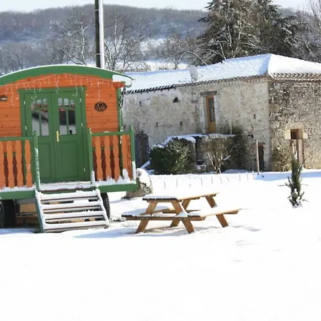 Grand Pre ! Et La Roulotte De Holiday home *