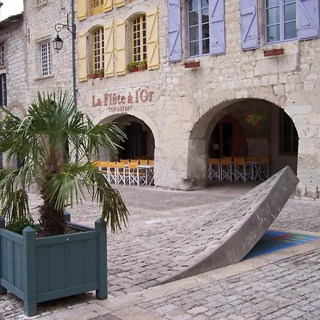 Grand Pre ! Et La Roulotte De Holiday home *